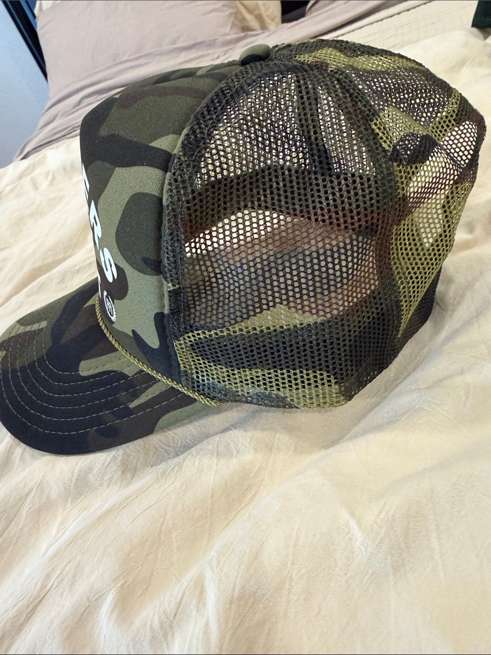 Mommday Camouflage 'Mothers Do It Best' Trucker Hat - Picture 3 of 3